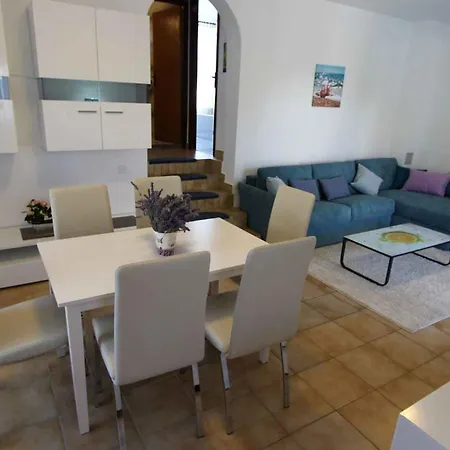 Malinska,krk, Primorje-gorski Kotar 8 Apartment *