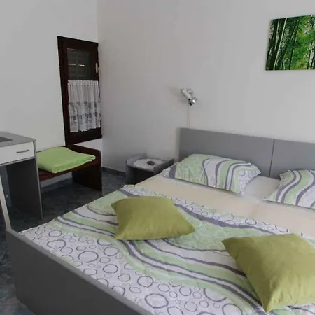 Malinska,krk, Primorje-gorski Kotar 8 Apartment *